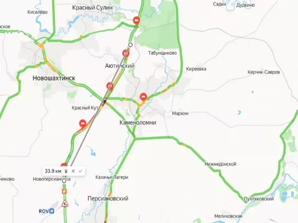 Фото к материалу: На трассе М-4 «Дон» в районе Новошахтинска пробка увеличилась до 30 километров