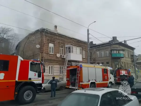 Фото к материалу: После пожара в аварийном доме на Станиславского отключили коммуникации