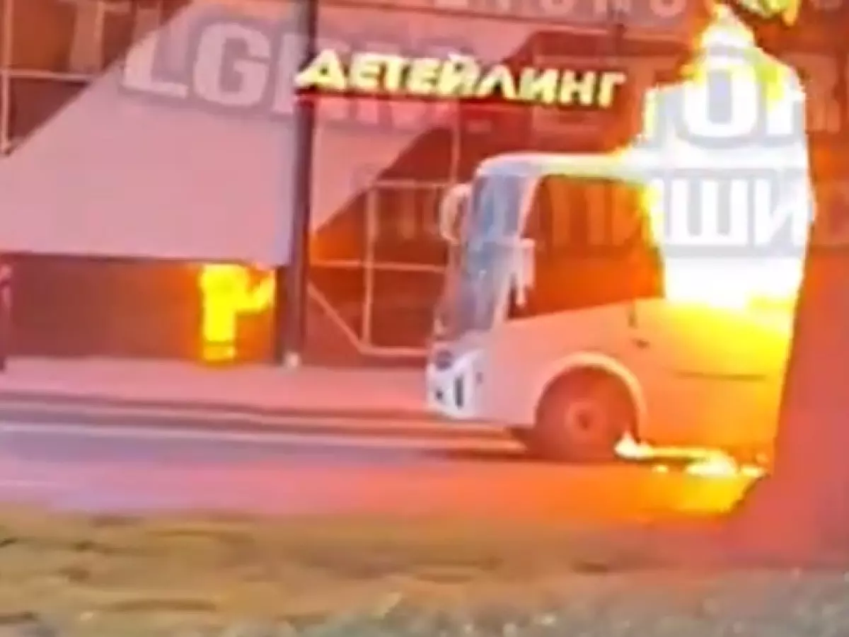 В Ростове на Вятской дотла сгорел автобус 
