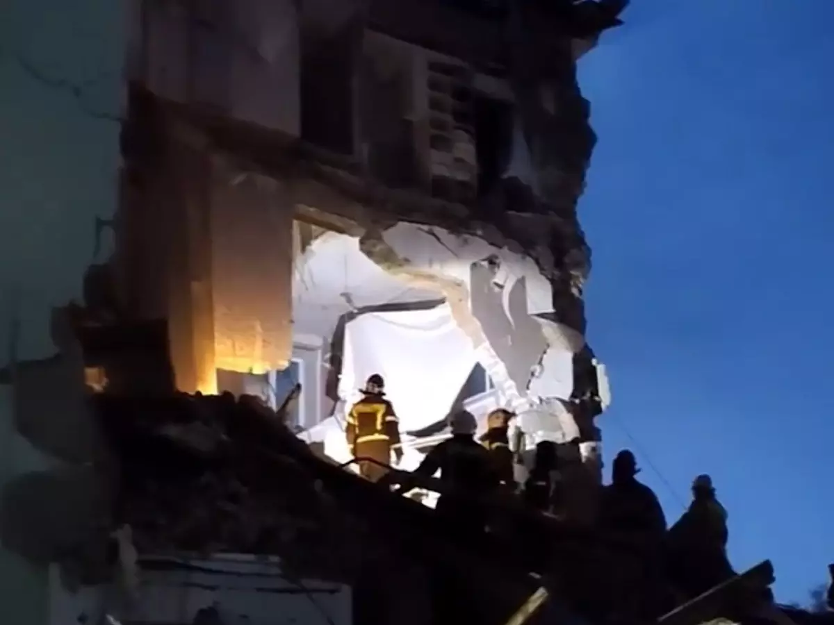 Обнародованы жутки кадры обрушения дома после атаки БПЛА в Сызрани 