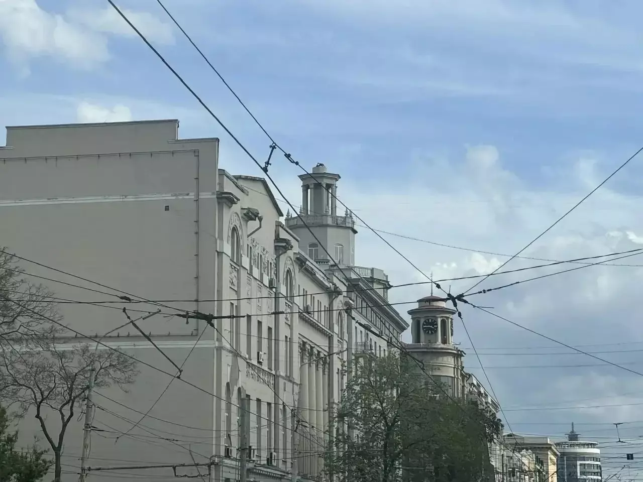 В Ростове устранили последствия обрушения шпиля ротонды с крыши старинного дома