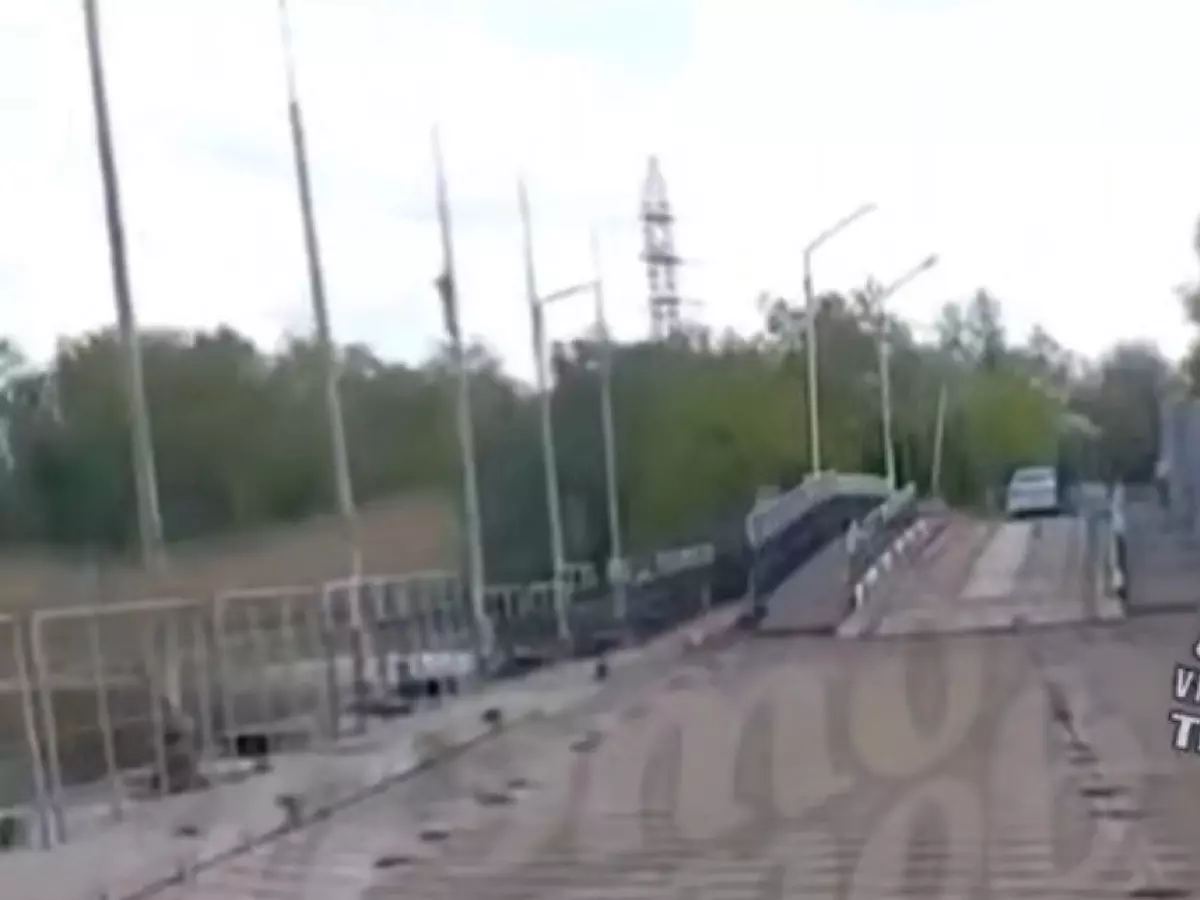 В Ростове установили понтонный мост на Зеленый остров