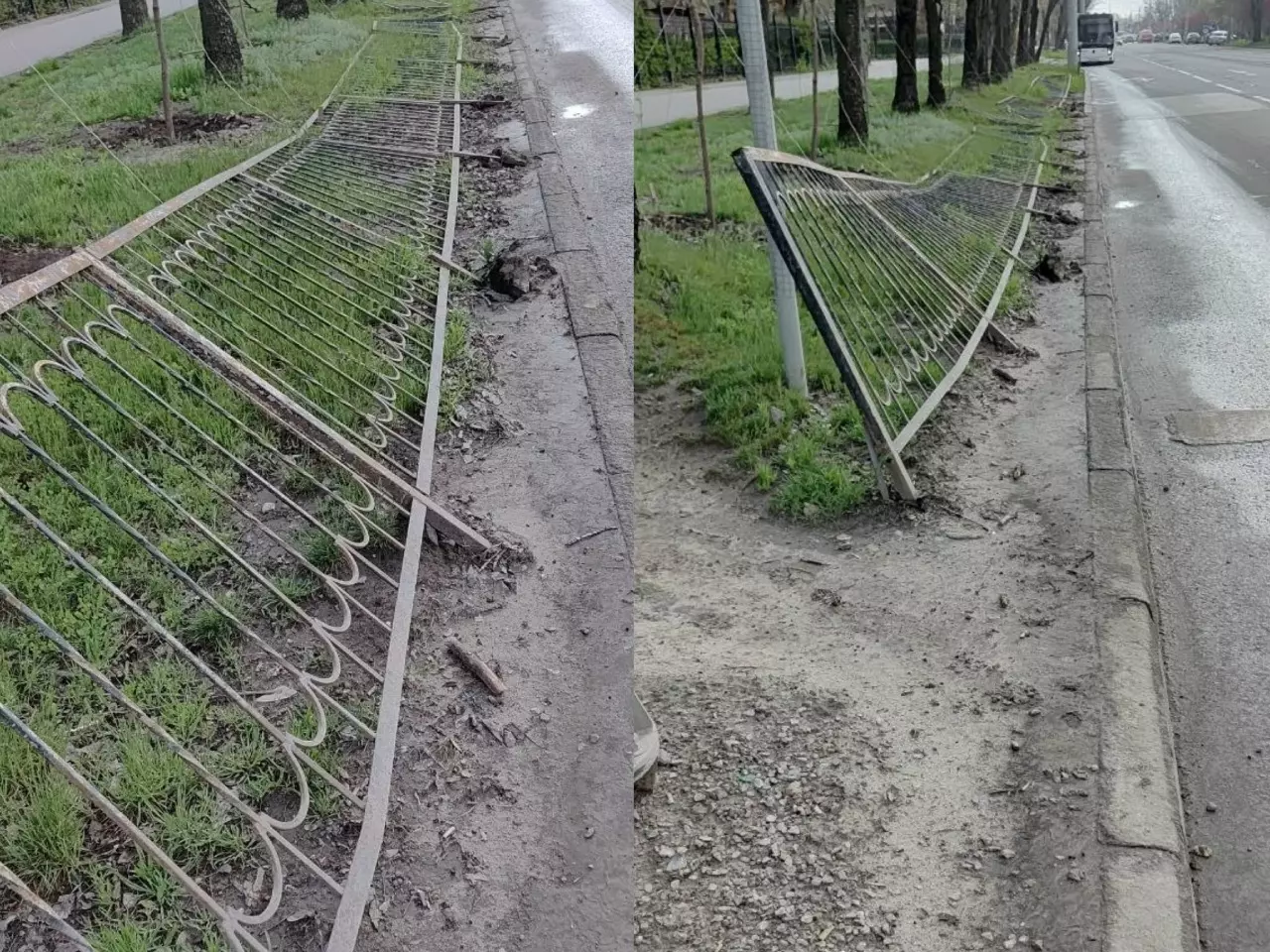 В Ростове неизвестные смяли тротуарную ограду возле парка Сказка