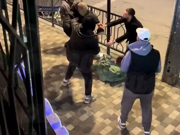 Очевидцы сообщают о жесткой драке на Буденновском в Ростове