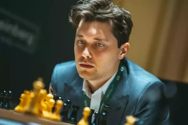 Фото к материалу: Андрей Есипенко играет 10-ю партию турнира претендентов с Маттиасом Блюбаумом