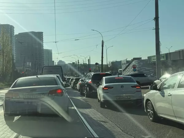 Фото к материалу: Ростов сковали пробки из-за неработающих светофоров