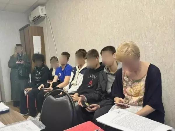 Фото к материалу: В Краснодаре подростки устроили игры на Вечном огне