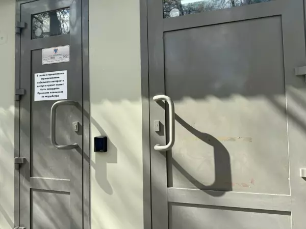 Фото к материалу: В Ростове снова заработали модульные туалеты