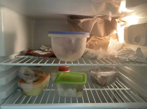 Фото к материалу: 15 суток – за бутерброд: ростовчан предупредили об ответственности за кражу чужой еды на работе