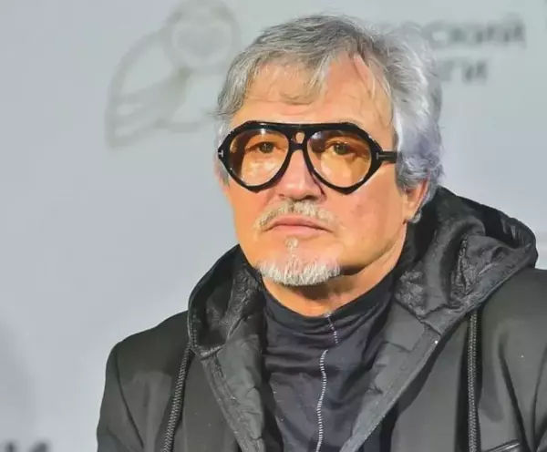 Фото к материалу: Из-за скандала с расстегнутой ширинкой с Дмитрием Дибровым расторгли контракт и требовали 6 млн ущерба