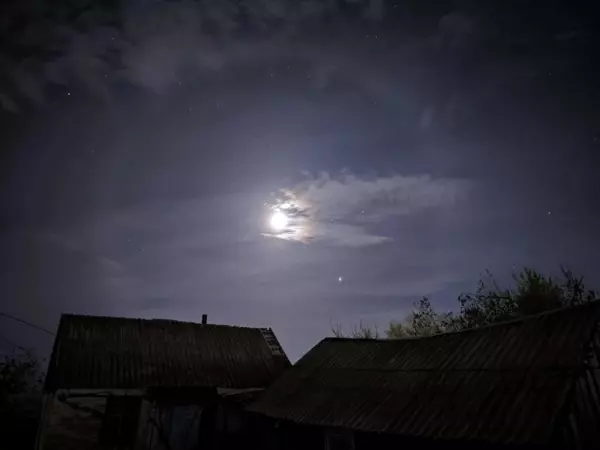 Фото к материалу: Жители Ростовской области наблюдали гало в ночь на 24 апреля 