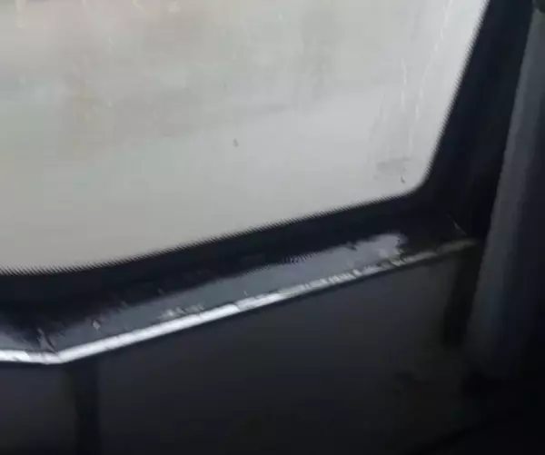 Фото к материалу: За что платим: во время ливня в Ростове вода хлынула в салон автобуса №81