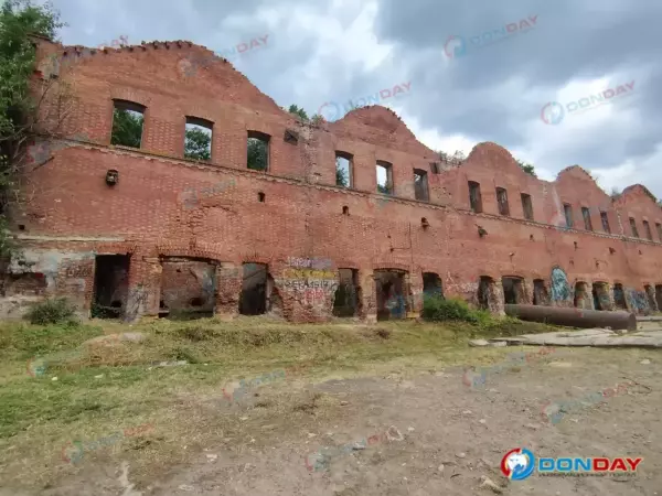 Фото к материалу: Общественники Ростова требуют вернуть Парамоновские склады государству