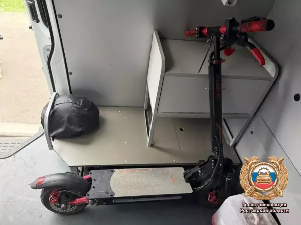 Фото к материалу: В Ростовской области легковушка сбила подростка на электросамокате