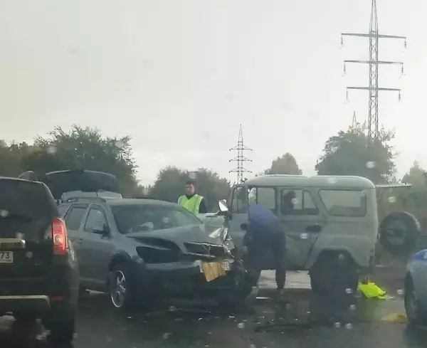 Фото к материалу: В Аксае пострадал водитель «УАЗа» после столкновения с иномаркой