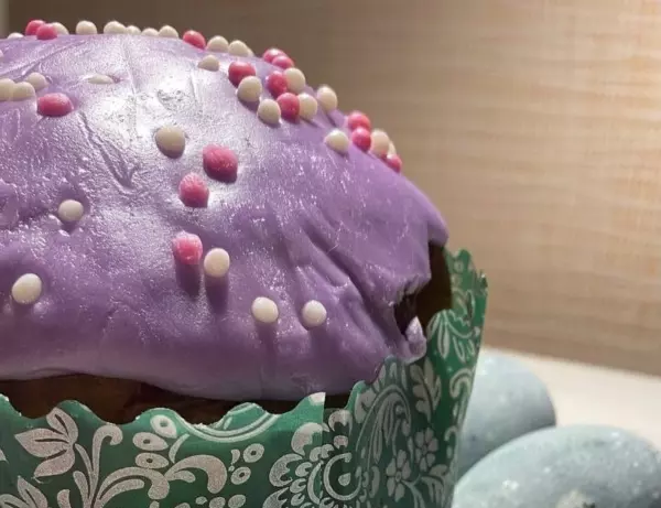 Фото к материалу: Как крыло самолета: ростовчане шокированы ценами на пасхальную выпечку