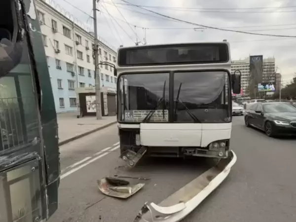 Фото к материалу: В Ростове из-за «догонялок» автобусов пострадал 61-летний пассажир