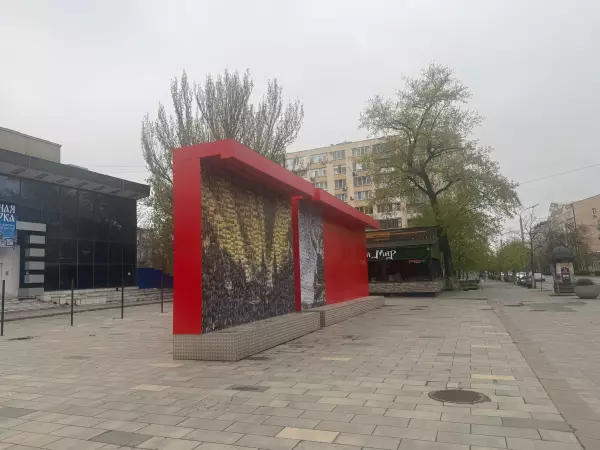 Фото к материалу: Улицы Ростова начали украшать ко Дню Победы