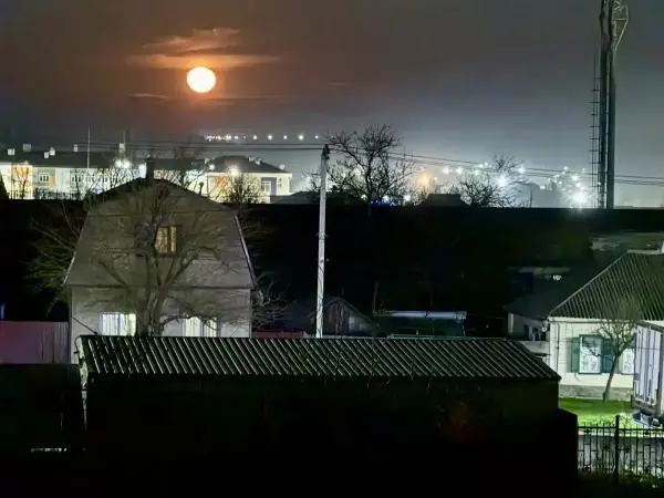 Фото к материалу: Яркие кадры «кровавой» Луны сделали жители Ростовской области