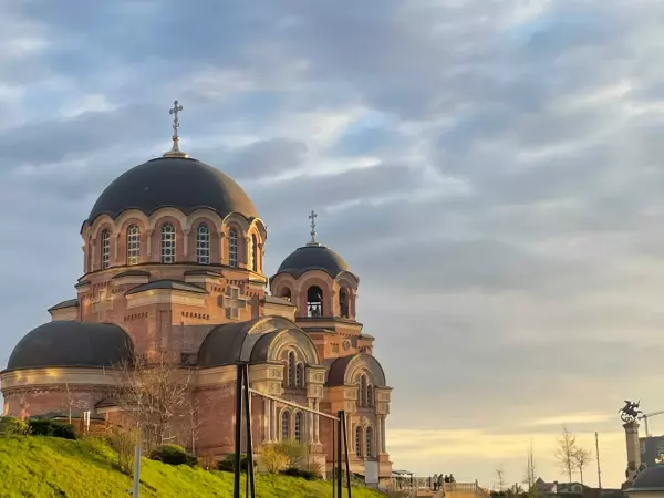 Фото к материалу: Нельзя трудиться и плакать: ростовчанам рассказали о традициях Красной горки