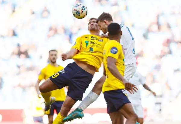 Фото к материалу: В 28-м туре РПЛ эксперты прогнозируют ничью в матче «Ростов» - «Динамо МХ»