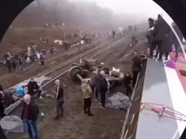 Фото к материалу: В Ульяновской области после схода поезда для пассажиров развернули ПВР