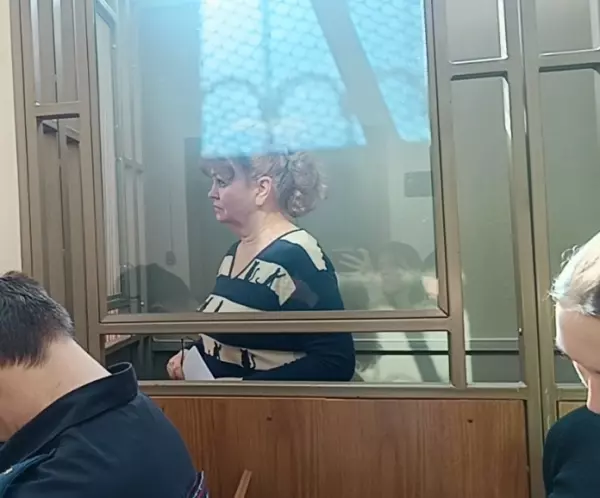 Фото к материалу: Послал воздушный поцелуй: супруг Лилии Федотовой пришел на заседание в ростовский суд