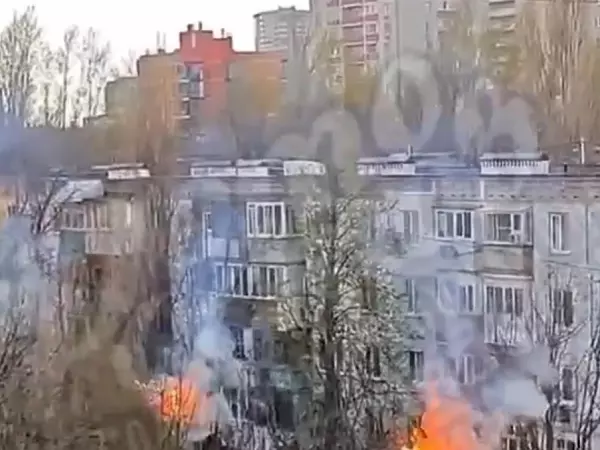 Фото к материалу: В Ростове молния ударила в трансформатор: часть Западного осталась без света