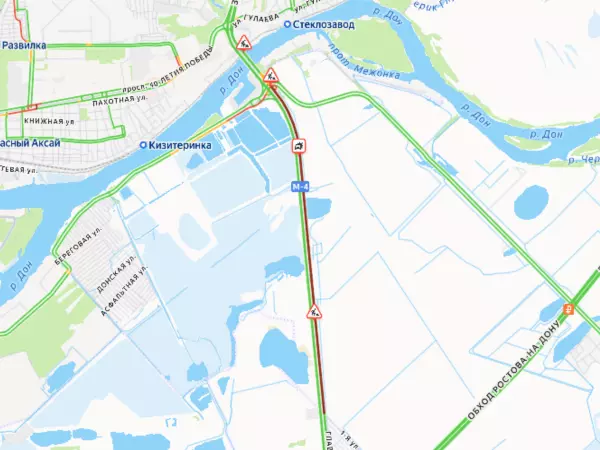 Фото к материалу: Гигантская пробка сковала движение на М-4 под Аксаем из-за дорожных работ