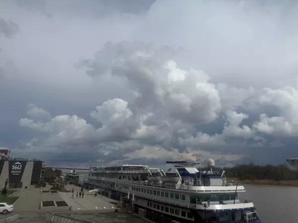 Фото к материалу: В ближайшие часы на Ростовскую область обрушатся ливни с градом 