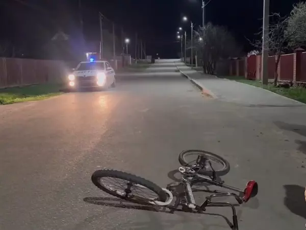 Фото к материалу: В Ростовской области 13-летний велосипедист попал под колеса кроссовера 