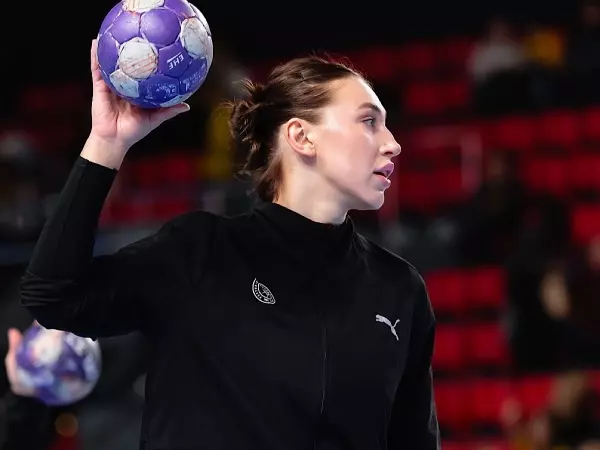 Фото к материалу: Гандболистка «Ростов-Дона» получила травму после матча с «Астраханочкой»