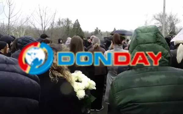 Фото к материалу: Десятки людей пришли  на похороны умершей после родов жительницы Новочеркасска