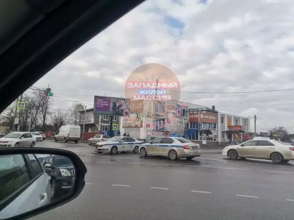 Фото к материалу: В Ростове патрульный автомобиль столкнулся с иномаркой, пострадал восьмилетний ребенок