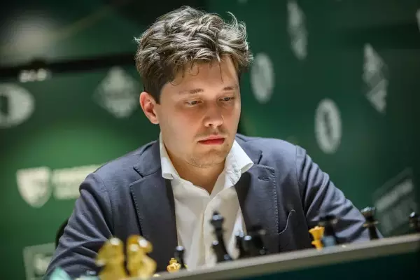 Фото к материалу: Донской гроссмейстер Андрей Есипенко пятый тур в турнире претендентов сыграл вничью