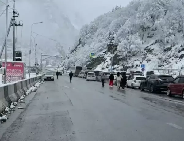 Фото к материалу: «Верхний Ларс» между Россией и Грузией перекрыли для автомобилей