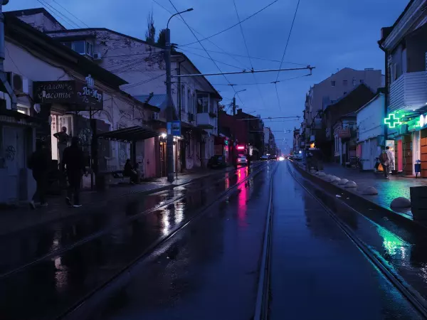 Фото к материалу: В Ростове экстренные службы перевели в режим повышенной готовности из-за шторма