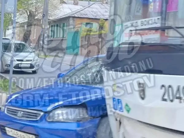 В Ростове на Советской произошло ДТП с участием автобуса 