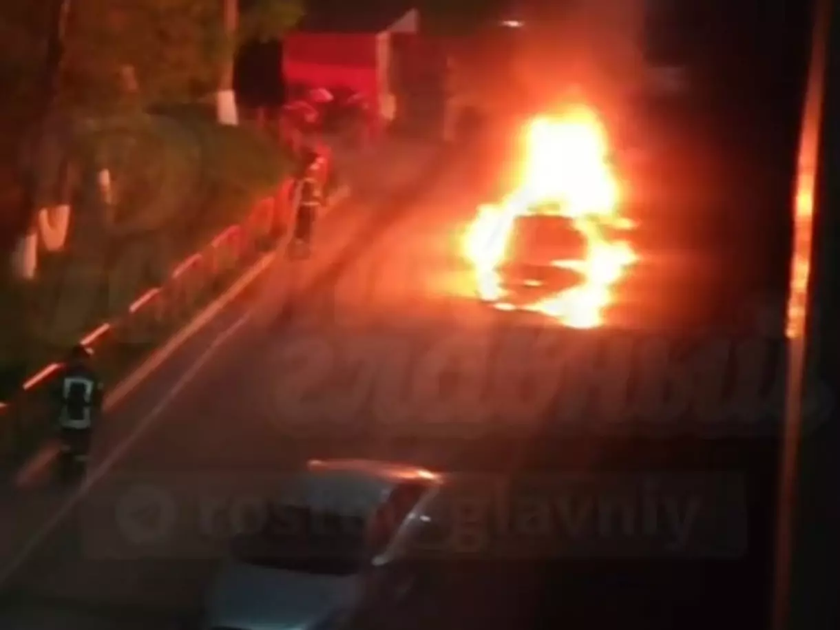 В Ростовской области сгорел второй за двое суток автомобиль 