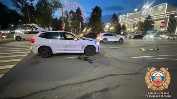 Фото к материалу: В центре Ростова подросток на самокате попал под колеса люксовой «БМВ»