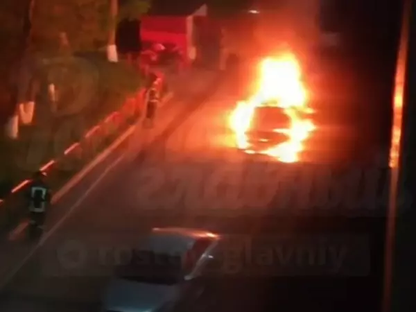 Фото к материалу: В Ростовской области сгорел второй за двое суток автомобиль 