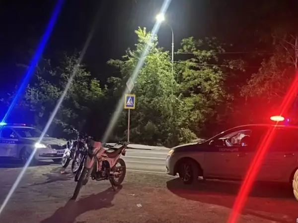 Фото к материалу: В Ростове четверо подростков пострадали в ДТП с питбайками 