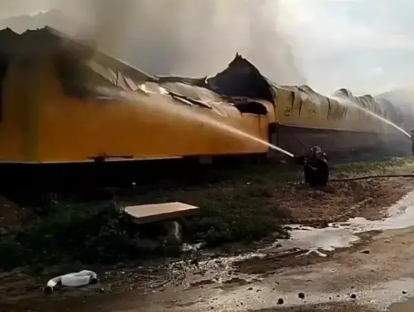 Фото к материалу: Спустя почти шесть часов в Ростовской области потушили крупный пожар на птицефабрике