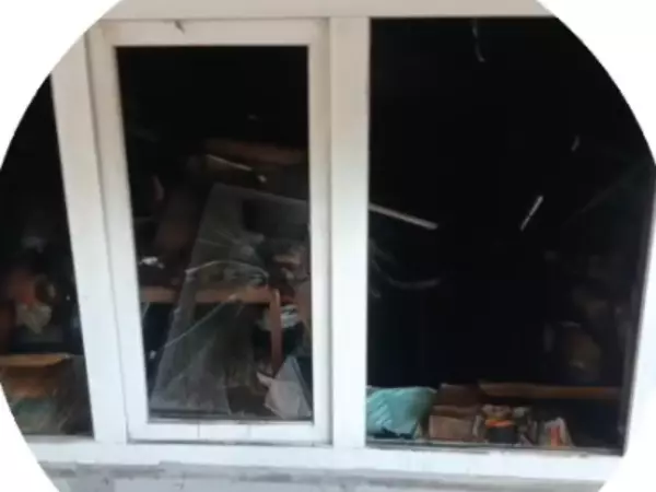 Фото к материалу: В Ростове на Западном сгорел пункт выдачи товаров