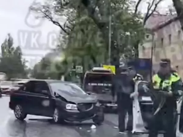 Фото к материалу: В Ростове на Зоологической в ДТП с легковушками получил травмы 24-летний пассажир