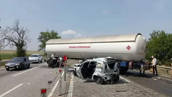 Фото к материалу: В жестком ДТП с фурой на Северном обходе скончался водитель леговушки