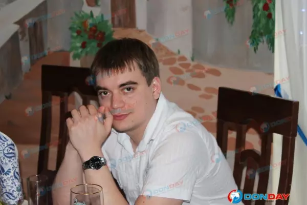 Фото к материалу: Был семьянином и занимался бизнесом: стала известна личность погибшего в аварии на трассе Ростов - Азов