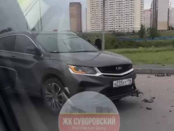 Фото к материалу: В Ростове на перекрестке Вавилова и Платона Кляты сбили курьера на велосипеде