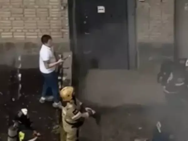 Фото к материалу: В Ростове при пожаре в многоэтажке на Стачки нашли труп