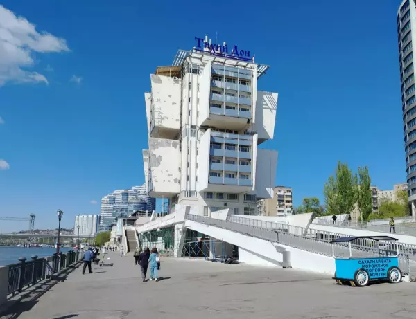 Фото к материалу: В Ростове гостиницу «Якорь» признали памятником архитектуры